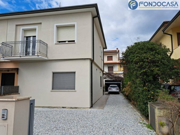 appartamento in vendita a Camaiore in zona Capezzano Pianore