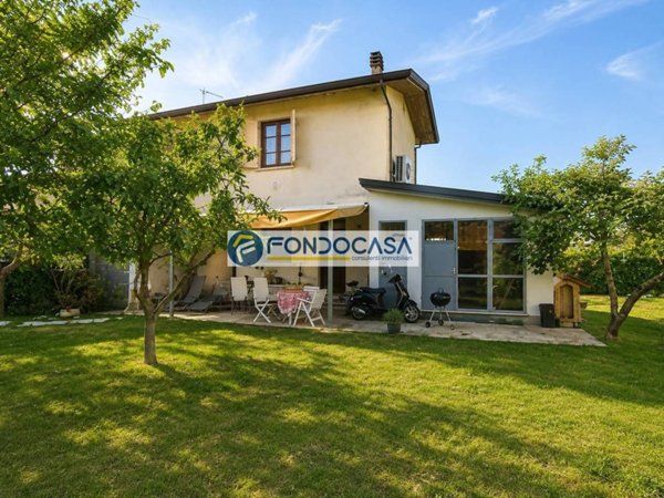 casa indipendente in vendita a Camaiore in zona Capezzano Pianore