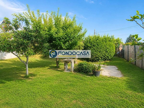 casa indipendente in vendita a Camaiore in zona Capezzano Pianore