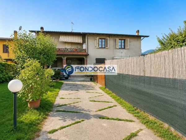 casa indipendente in vendita a Camaiore in zona Capezzano Pianore