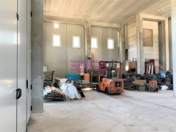 capannone in vendita a Camaiore in zona Capezzano Pianore