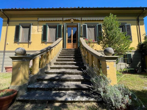 casa indipendente in vendita a Camaiore