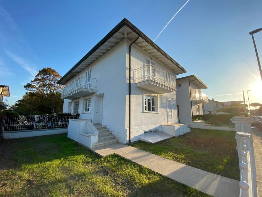 casa indipendente in vendita a Camaiore