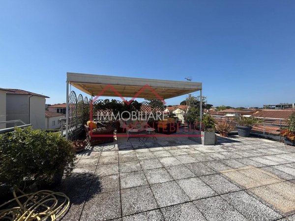 casa indipendente in vendita a Camaiore in zona Lido di Camaiore