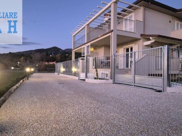 casa indipendente in vendita a Camaiore in zona Capezzano Pianore