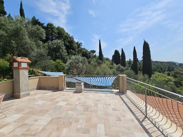 casa indipendente in vendita a Camaiore