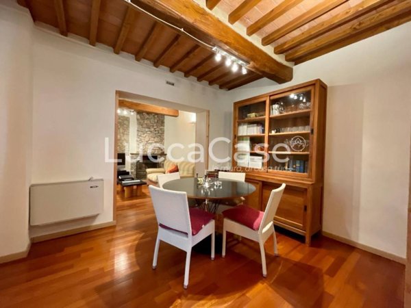 casale in vendita a Camaiore in zona Santa Maria Albiano
