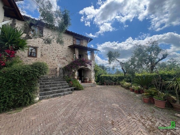 casale in vendita a Camaiore in zona Montebello