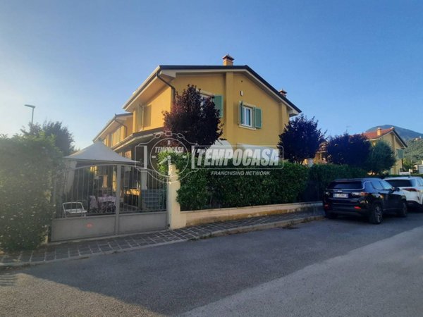 casa indipendente in vendita a Camaiore in zona Capezzano Pianore