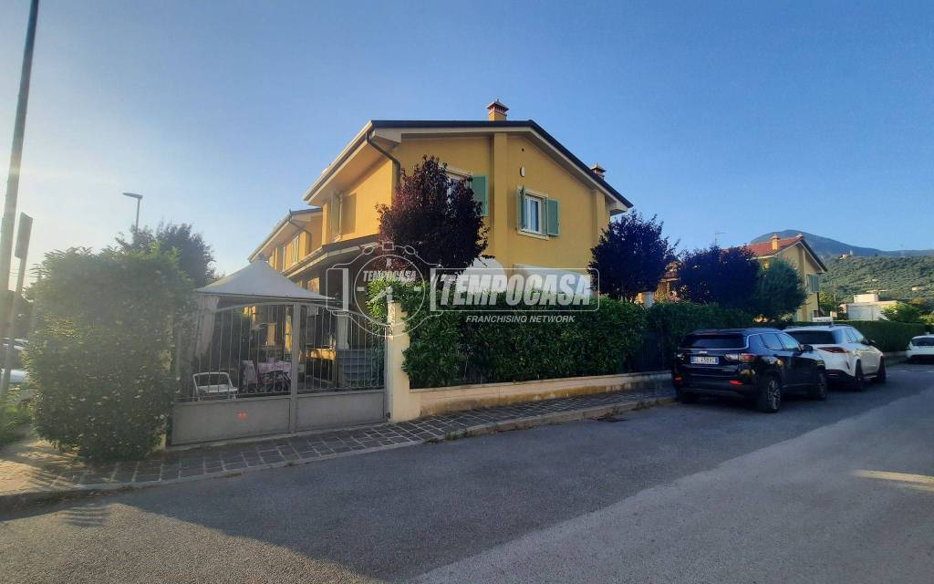 casa indipendente in vendita a Camaiore in zona Capezzano Pianore