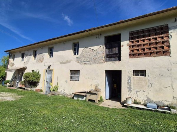 casa indipendente in vendita a Camaiore in zona Capezzano Pianore