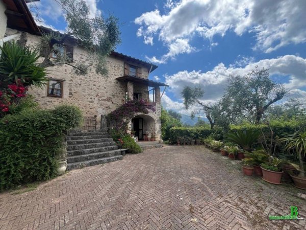 casa indipendente in vendita a Camaiore in zona Montebello
