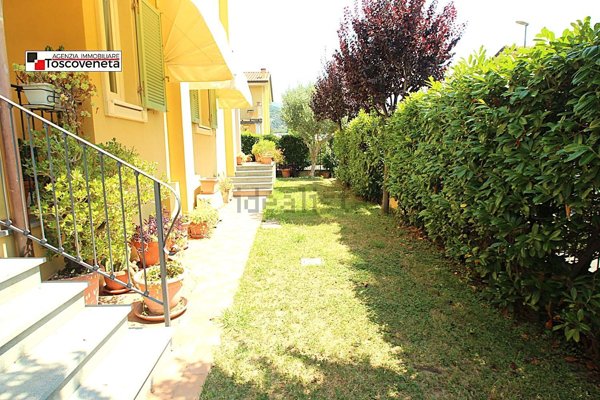 casa indipendente in vendita a Camaiore in zona Capezzano Pianore