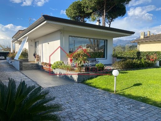casa indipendente in vendita a Camaiore in zona Capezzano Pianore