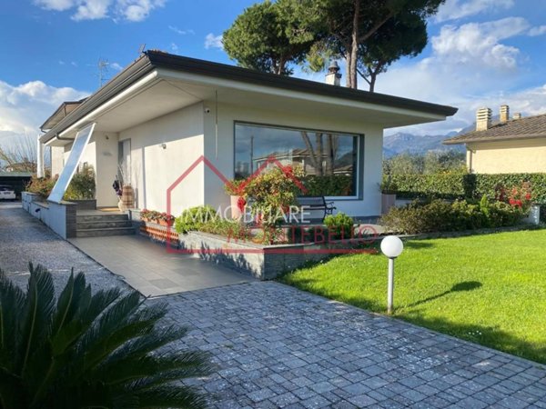casa indipendente in vendita a Camaiore in zona Capezzano Pianore