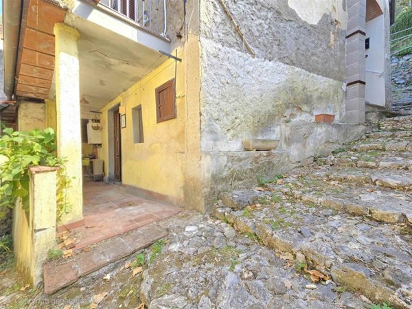 negozio in vendita a Camaiore in zona Pieve di Camaiore