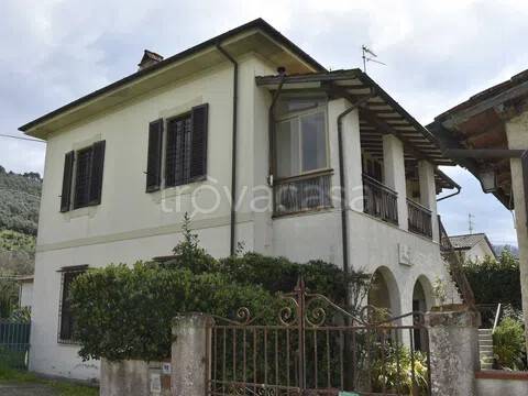 casa indipendente in vendita a Camaiore in zona Capezzano Pianore