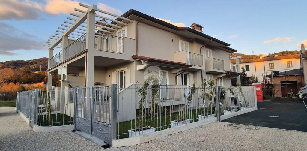 casa indipendente in vendita a Camaiore in zona Capezzano Pianore