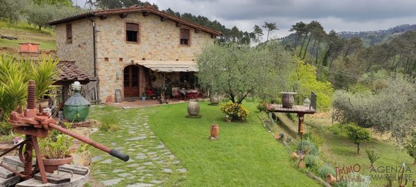 casa indipendente in vendita a Camaiore
