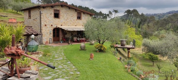 casa indipendente in vendita a Camaiore