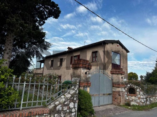 casa indipendente in vendita a Camaiore