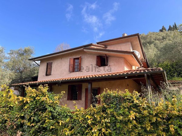 casa indipendente in vendita a Camaiore