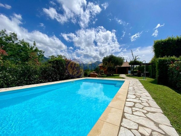 casa indipendente in vendita a Camaiore in zona Santa Lucia