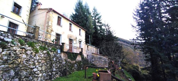 casa indipendente in vendita a Camaiore in zona Casoli