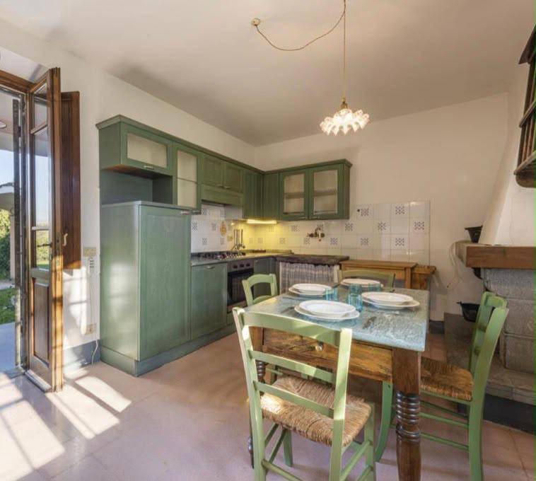 casa indipendente in vendita a Camaiore in zona Capezzano Pianore