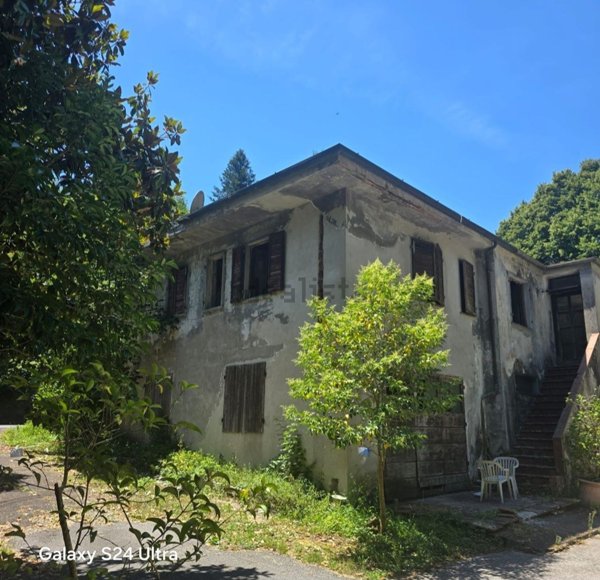 casale in vendita a Camaiore in zona Valpromaro