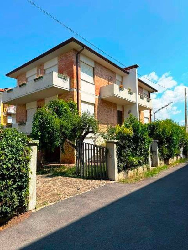 casa indipendente in vendita a Camaiore