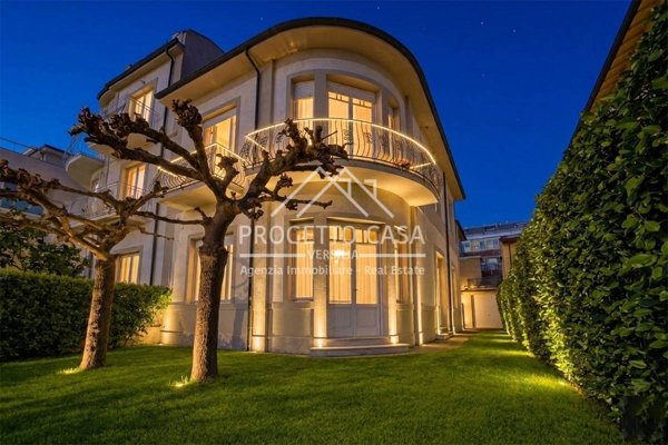 casa indipendente in vendita a Camaiore