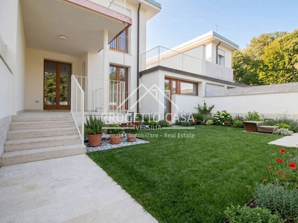 casa indipendente in vendita a Camaiore in zona Lido di Camaiore