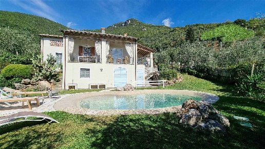 casale in vendita a Camaiore in zona Pieve di Camaiore