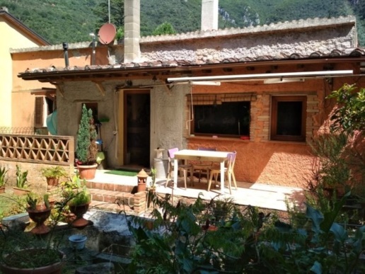 casa indipendente in vendita a Camaiore in zona Vado