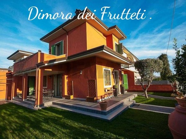casa indipendente in vendita a Camaiore in zona Capezzano Pianore