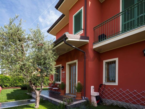 casa indipendente in vendita a Camaiore in zona Capezzano Pianore