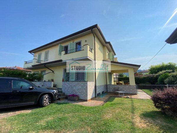 casa indipendente in vendita a Camaiore