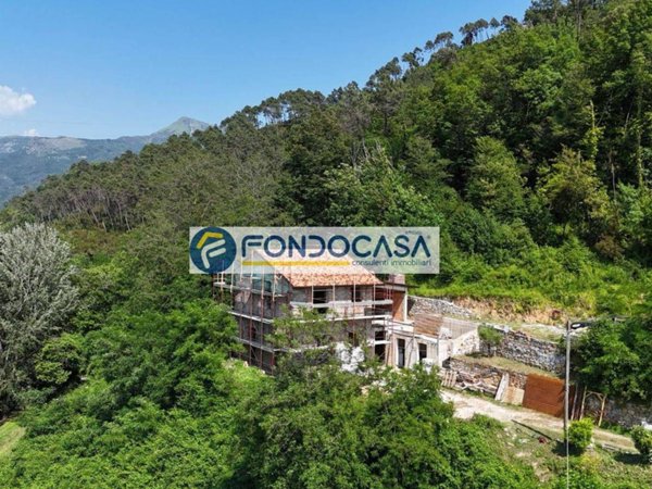 casa indipendente in vendita a Camaiore in zona Capezzano Pianore