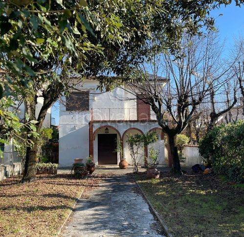casa indipendente in vendita a Camaiore in zona Lido di Camaiore