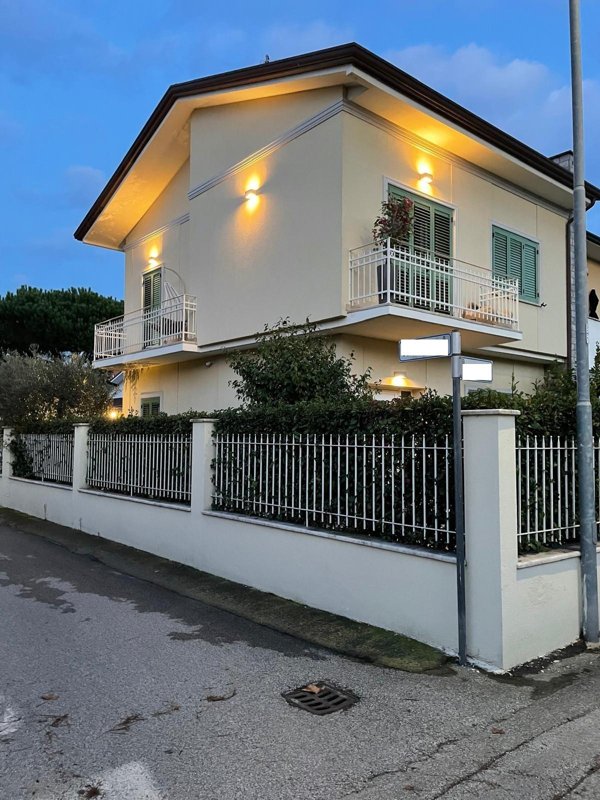 casa indipendente in vendita a Camaiore in zona Secco