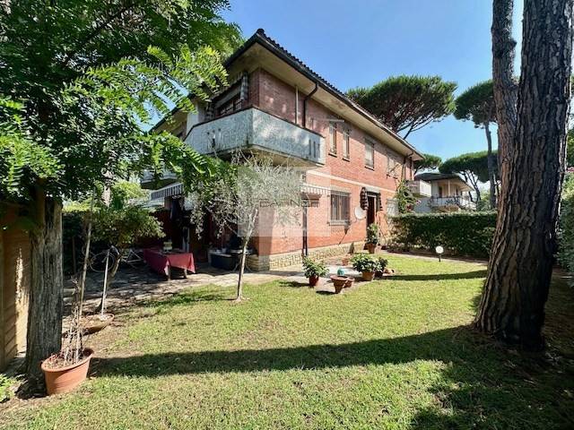 casa indipendente in vendita a Camaiore