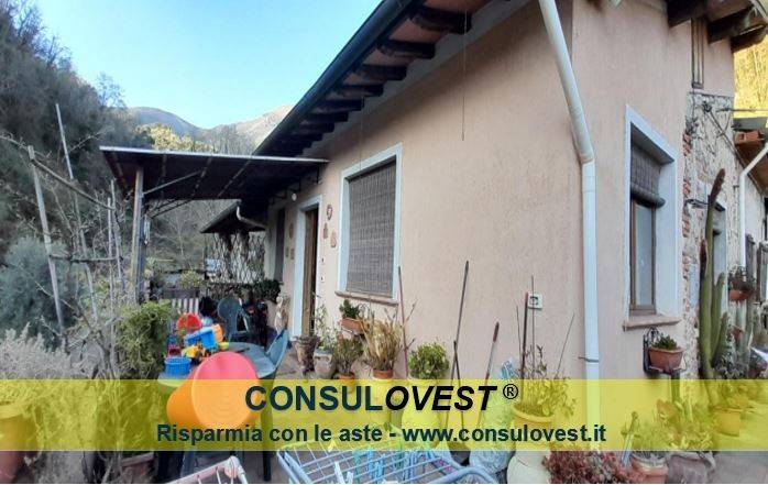 casa indipendente in vendita a Camaiore in zona Lido di Camaiore