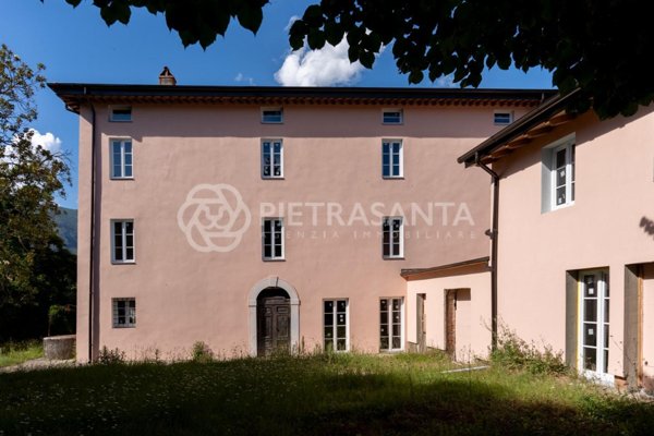 casa indipendente in vendita a Camaiore in zona Lido di Camaiore
