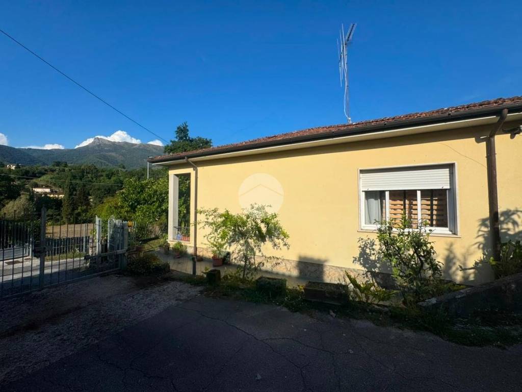 casa indipendente in vendita a Camaiore in zona Marignana