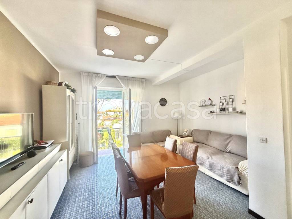 appartamento in vendita a Camaiore in zona Lido di Camaiore