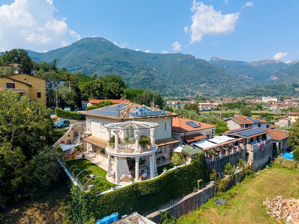 casa indipendente in vendita a Camaiore