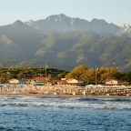 negozio in vendita a Camaiore in zona Lido di Camaiore