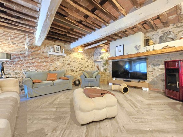 casa indipendente in vendita a Camaiore in zona Pieve di Camaiore