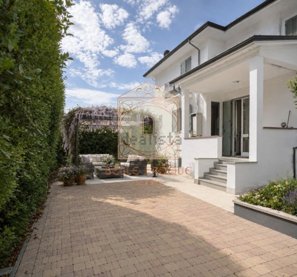 casa indipendente in vendita a Camaiore in zona Secco